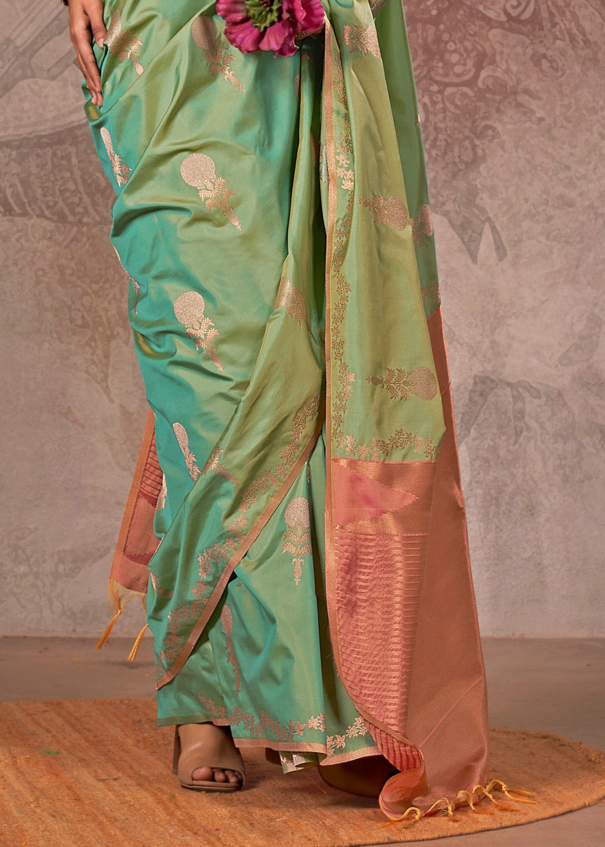 Persian Green Two Tone Handloom Weaving Silk Saree with Contrast Pallu - qivii