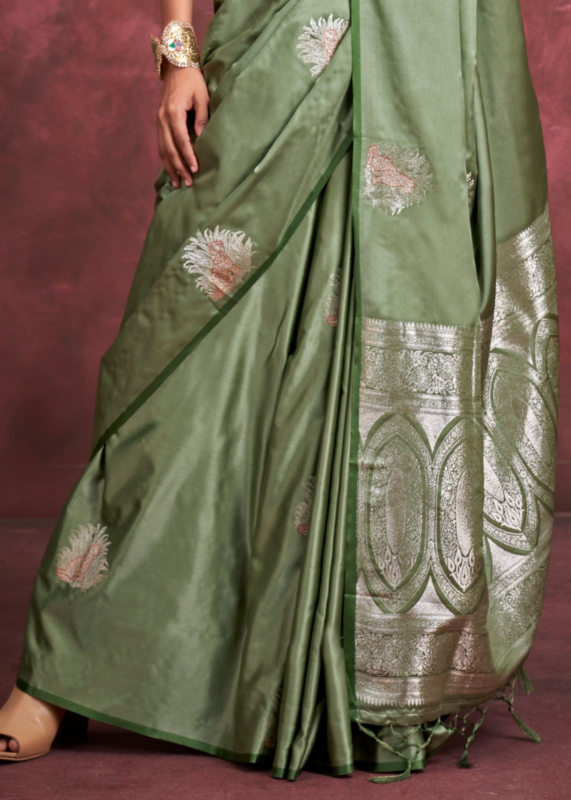 Kelly Green Handloom Weaving Satin - Banarasi Zari Saree - qivii