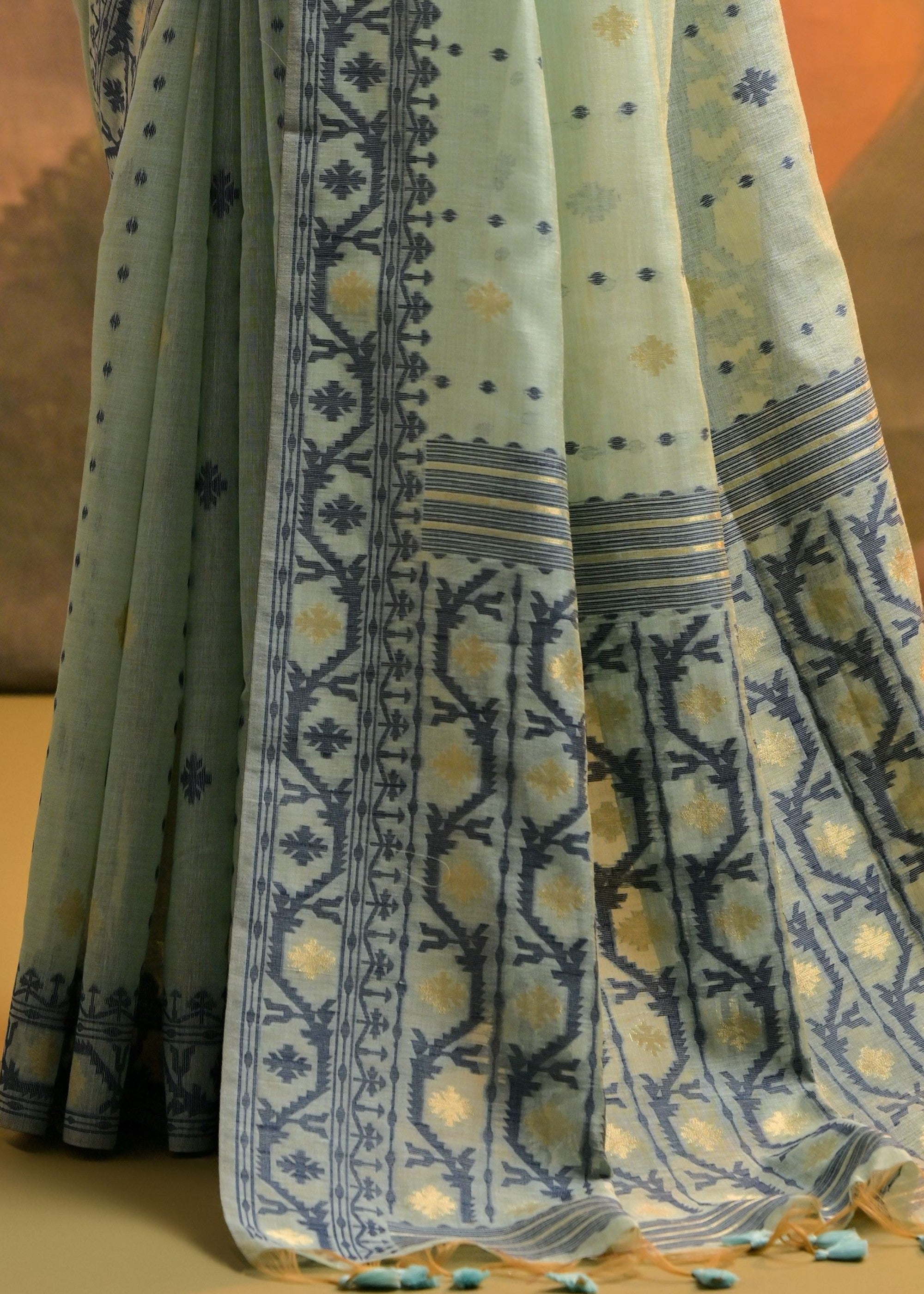 Ocean Green Thread Woven Cotton Saree With All Over Butti - qivii
