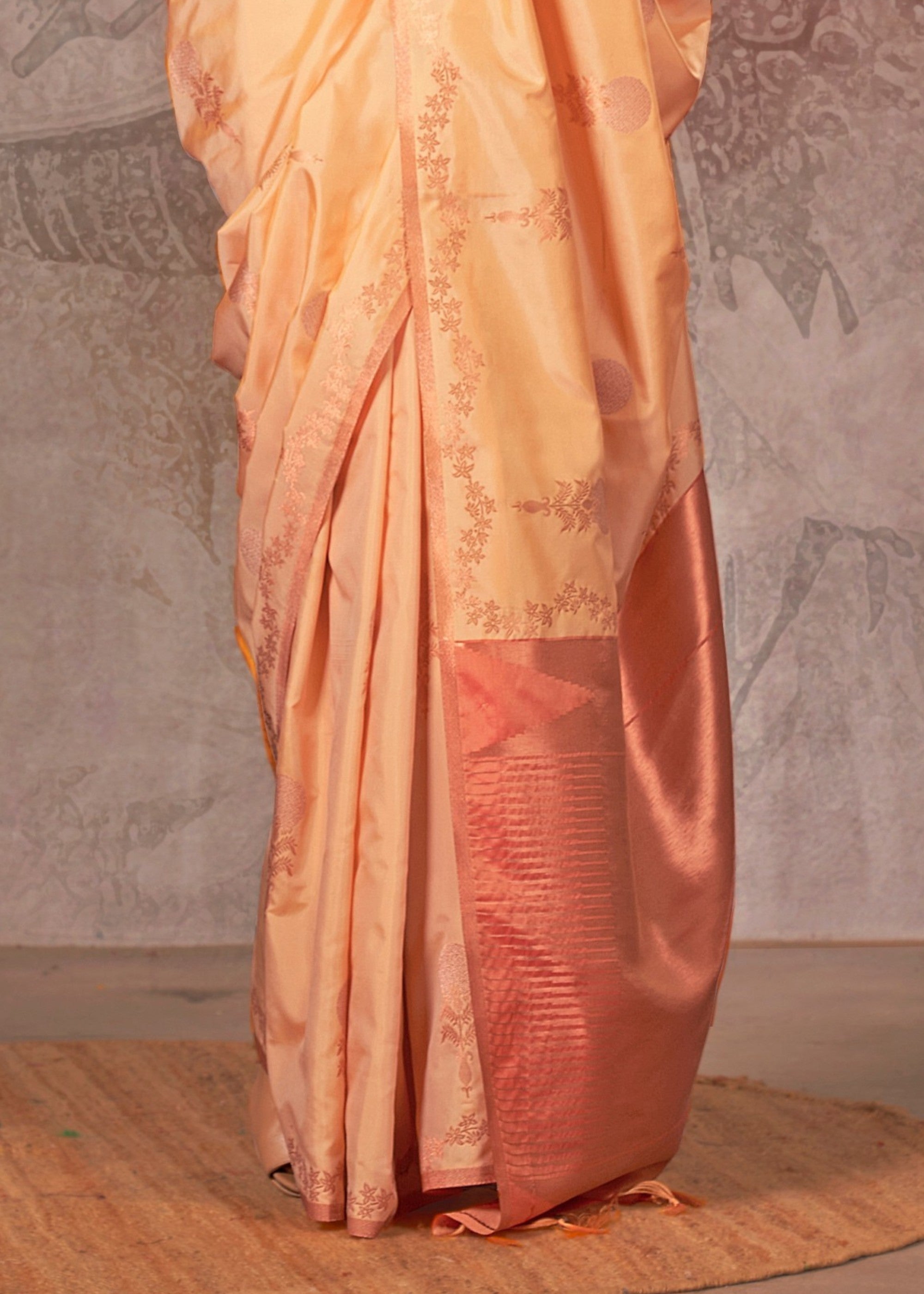 Coral Orange Two Tone Handloom Weaving Silk Saree with Contrast Pallu - qivii