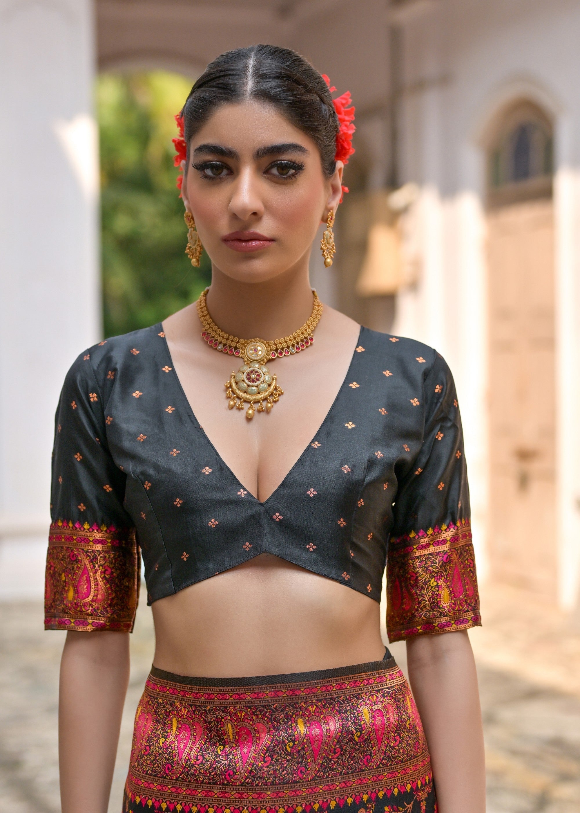 Black Thread Woven Jal & Flower Silk Saree With Thread Woven Pallu - qivii