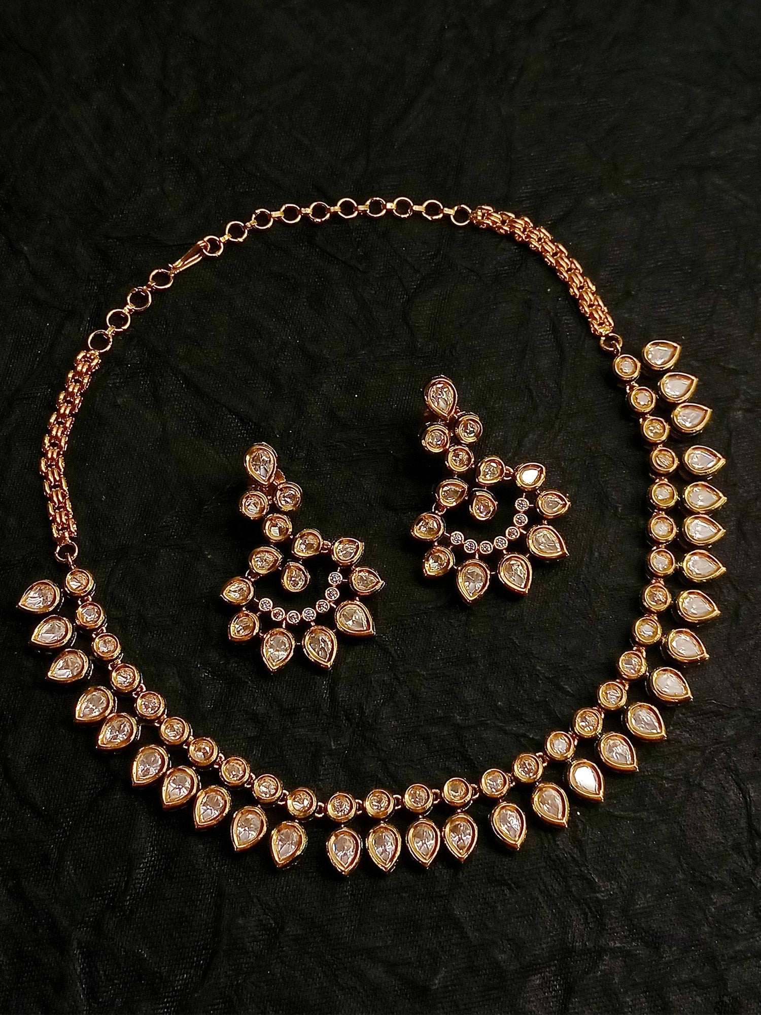 Rakshika Kundan Necklace Set - qivii