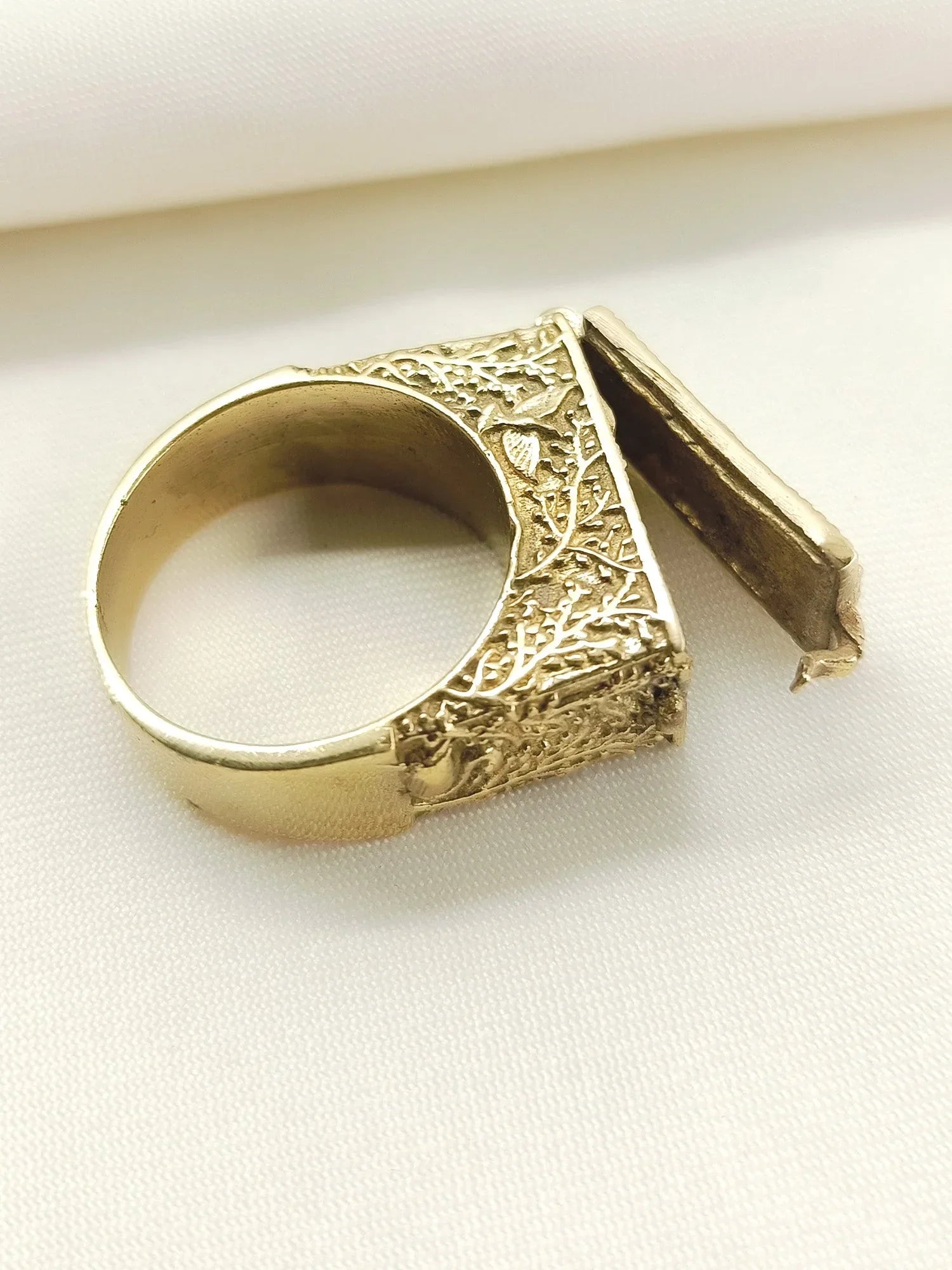 Damini Golden Western Finger Ring