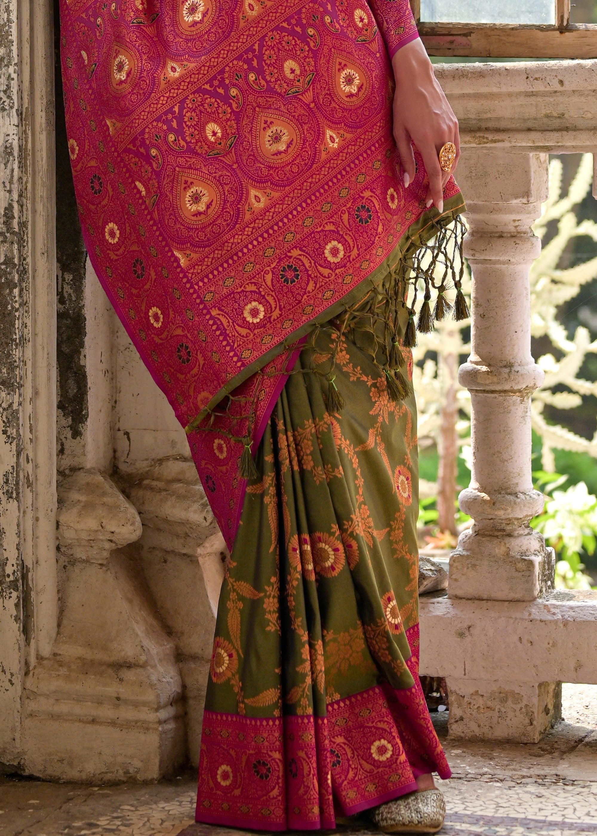 Mehendi Green All Over Flower Printed Zari Woven Banarasi Silk Saree With Contrast Pallu - qivii