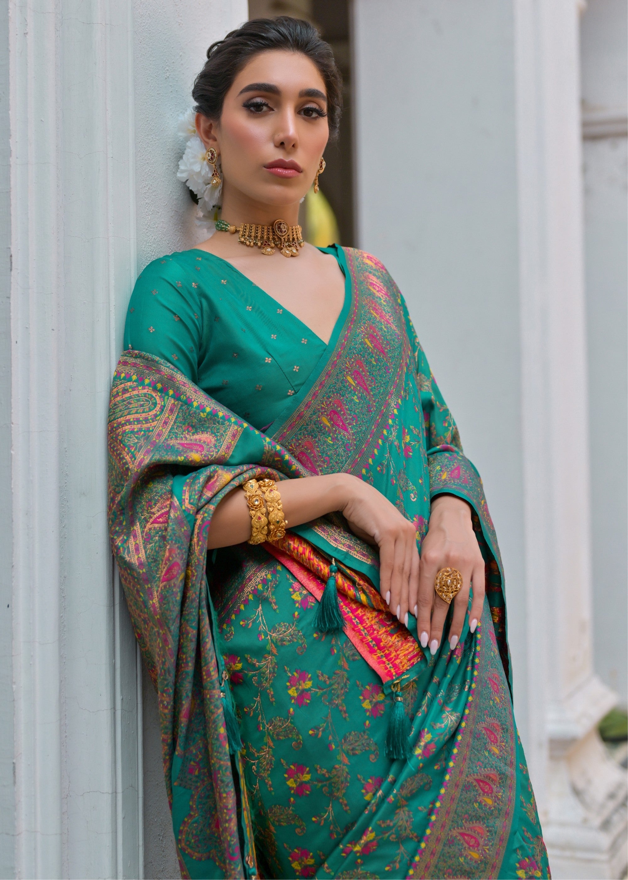 Rama Thread Woven Jal & Flower Silk Saree With Thread Woven Pallu - qivii