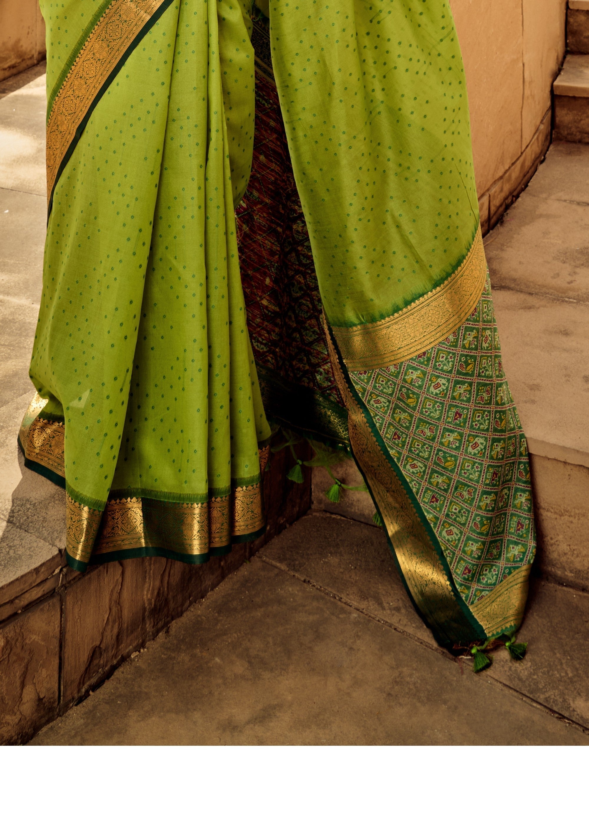 Green Handloom Weaving Silk Saree - qivii