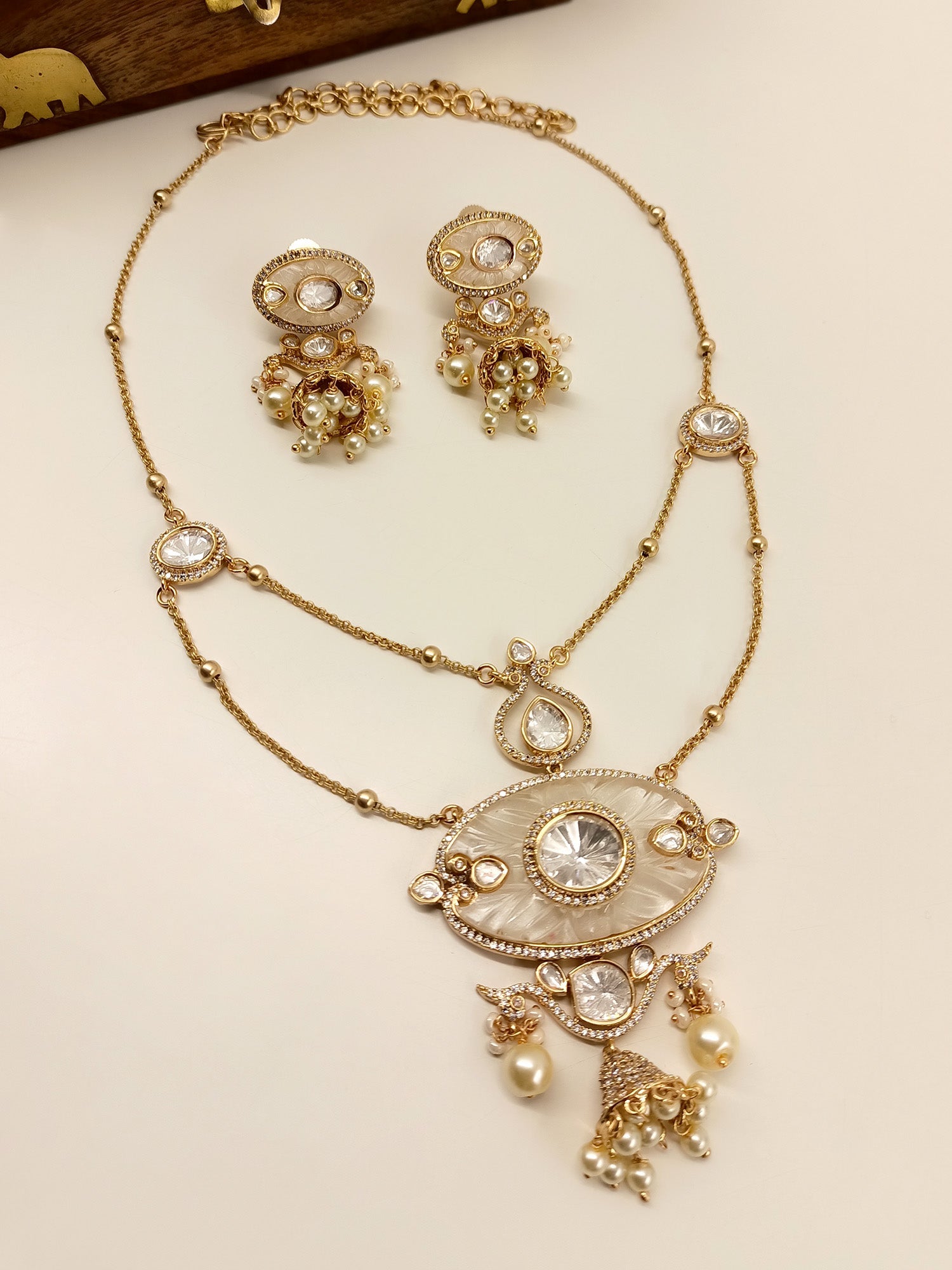 Miyanshi White Kundan Necklace Set - qivii