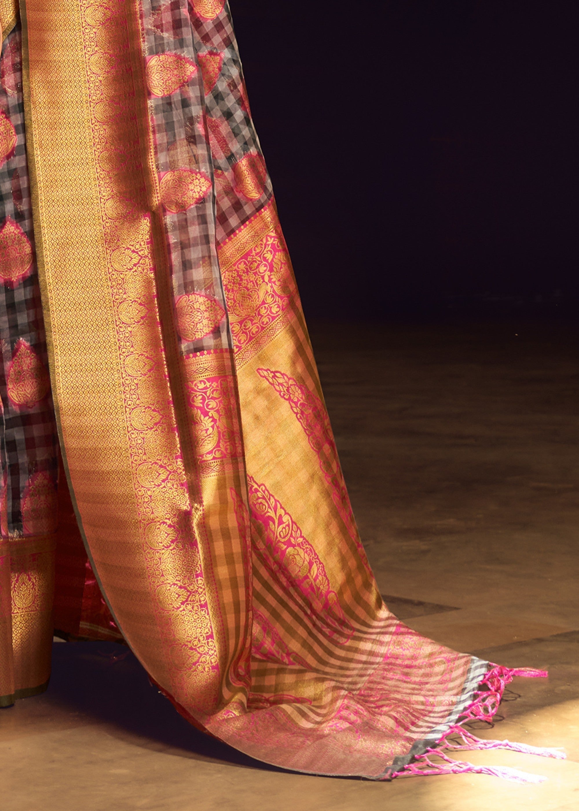 Pink Check Handloom Weaving Silk Saree - qivii