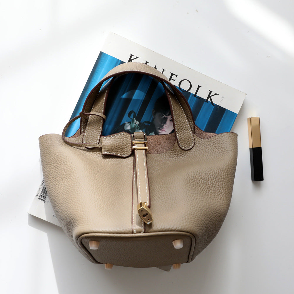 Women's Niche Design Bucket Bag – Exquisite, High-End & Versatile Handheld Tote