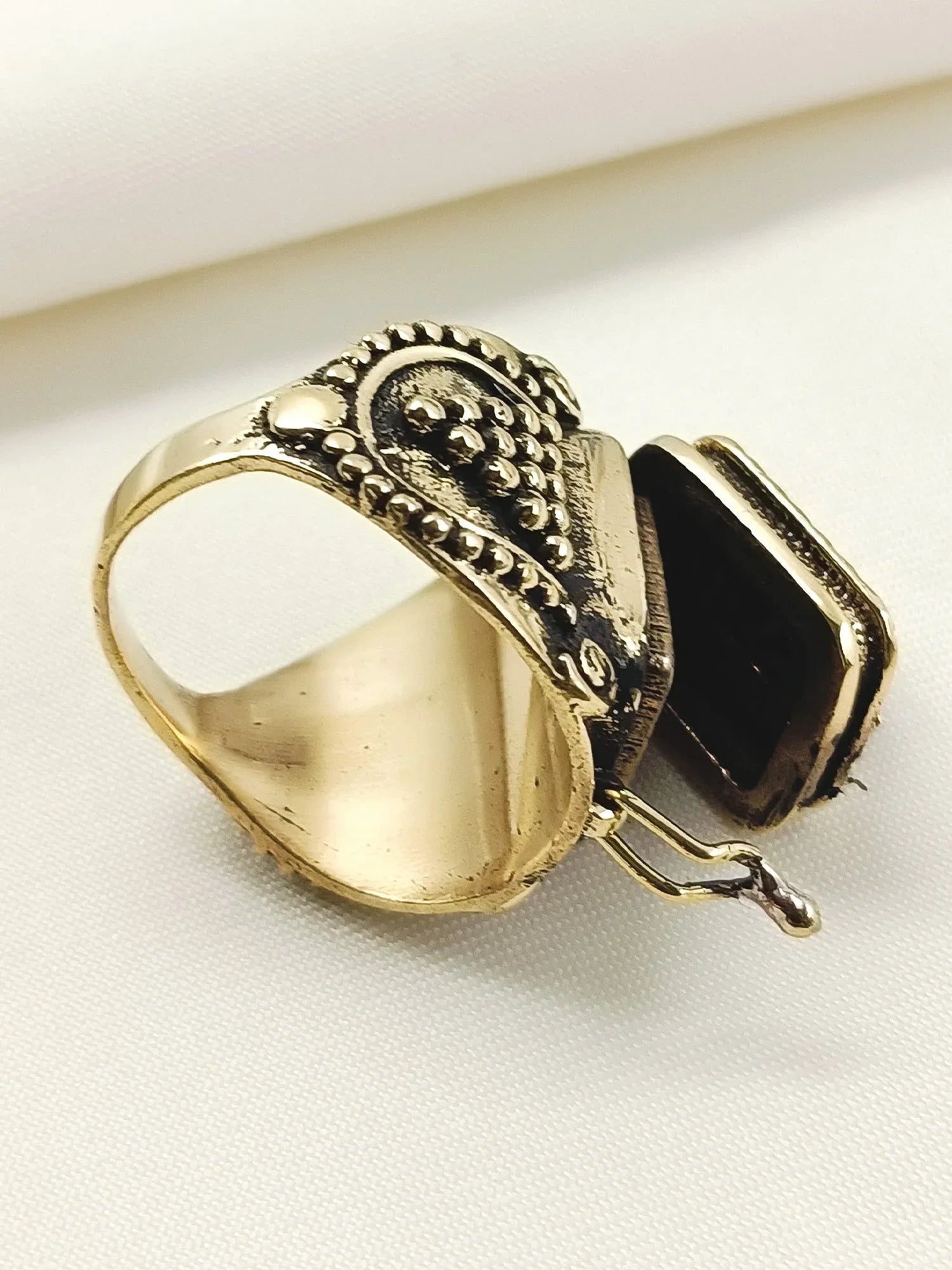Akoya Purple Western Finger Ring