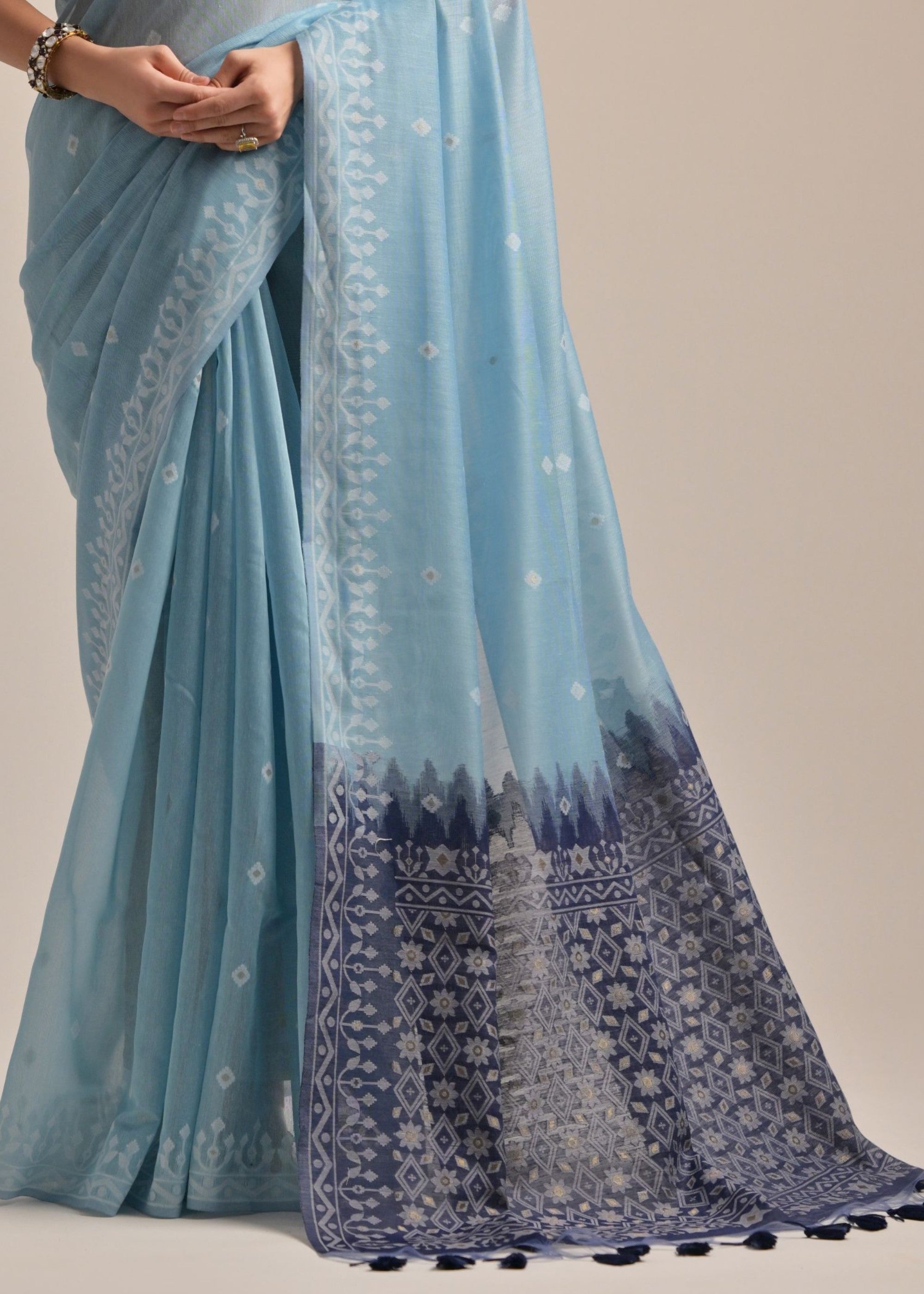 Firozi Thread Butti Lakhnawi Weaves Muga Cotton Saree With Contrast Pallu - qivii