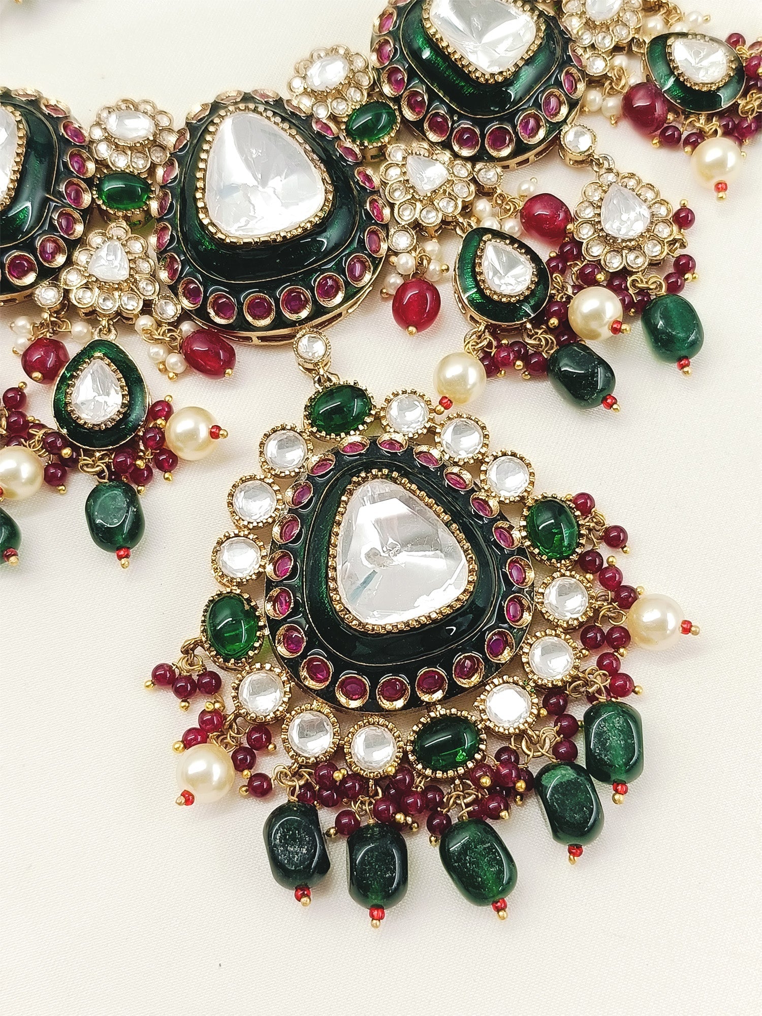 Razia R&G Kundan Necklace Set With Passa