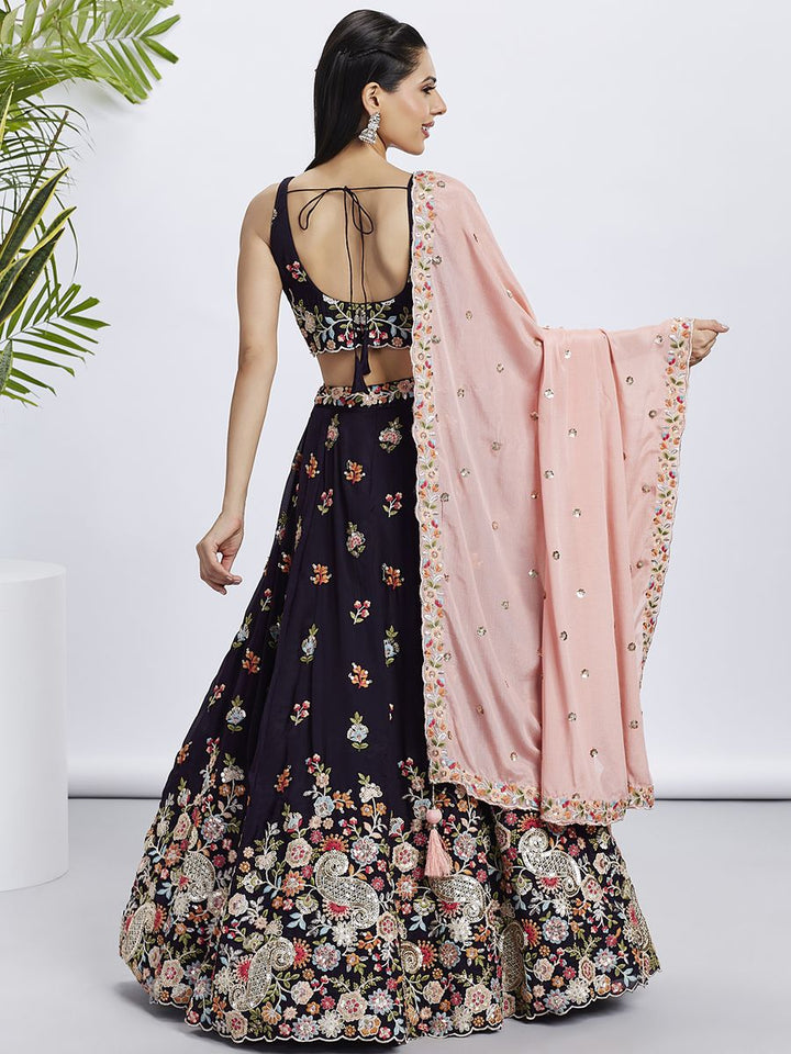 Gorgeous and stylish traditional outfit for special occasions