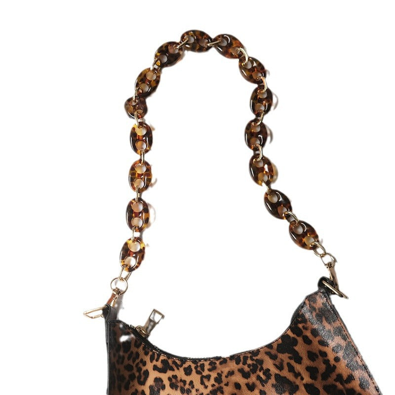 Ounamei Leopard Acrylic Pig Nose Chain Strap