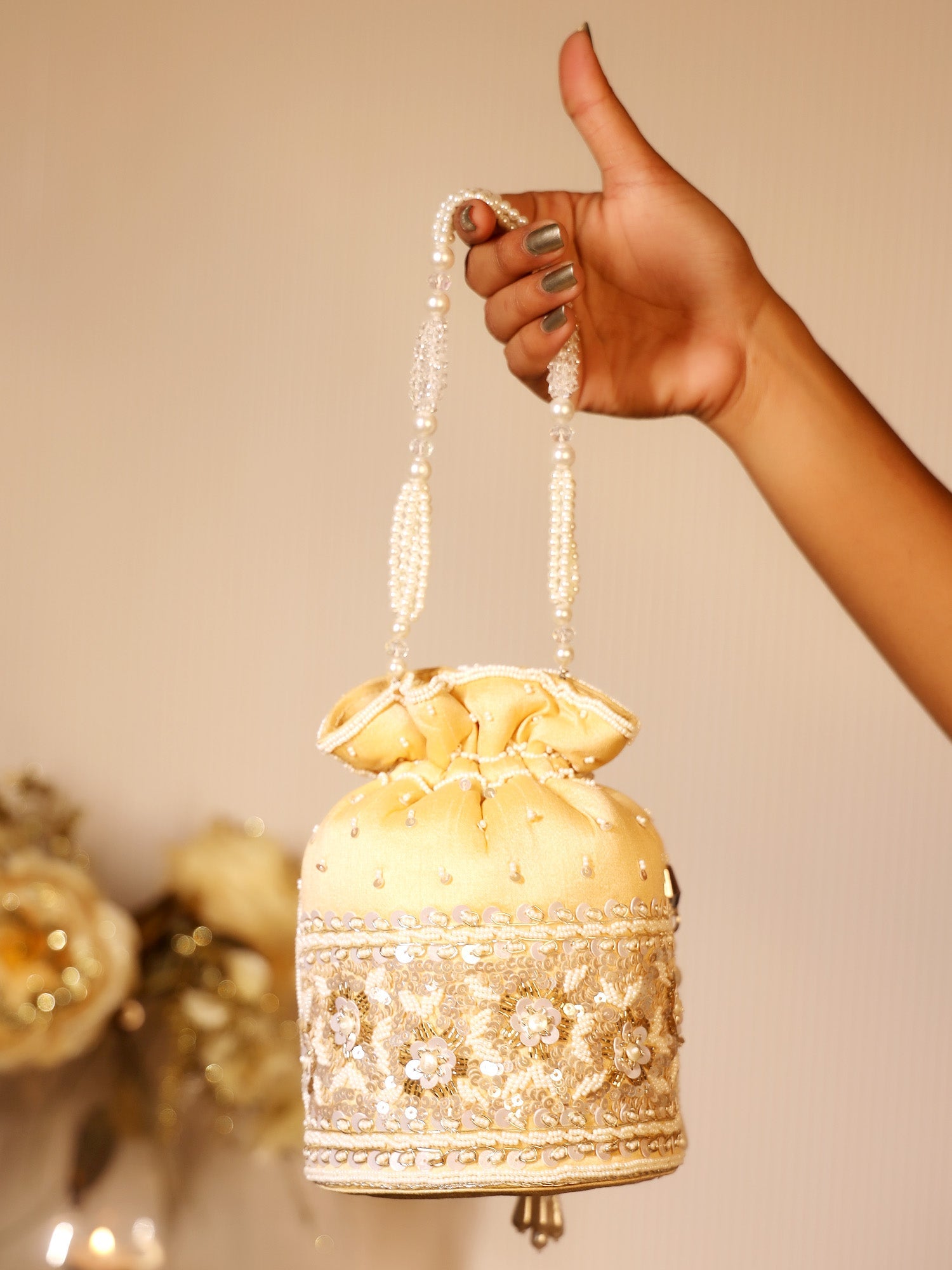 Aamani Beige Potli Bag - qivii