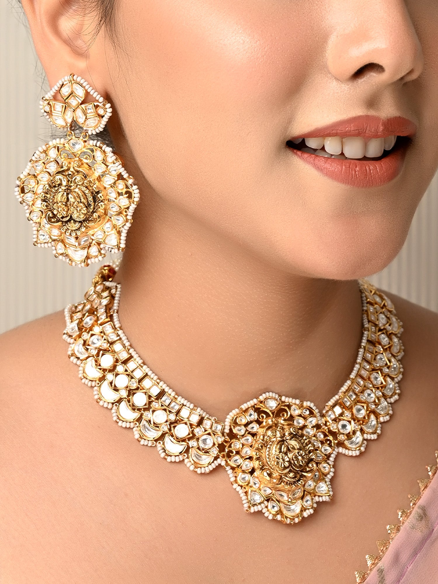 Aamaal Kundan Necklace Set - qivii