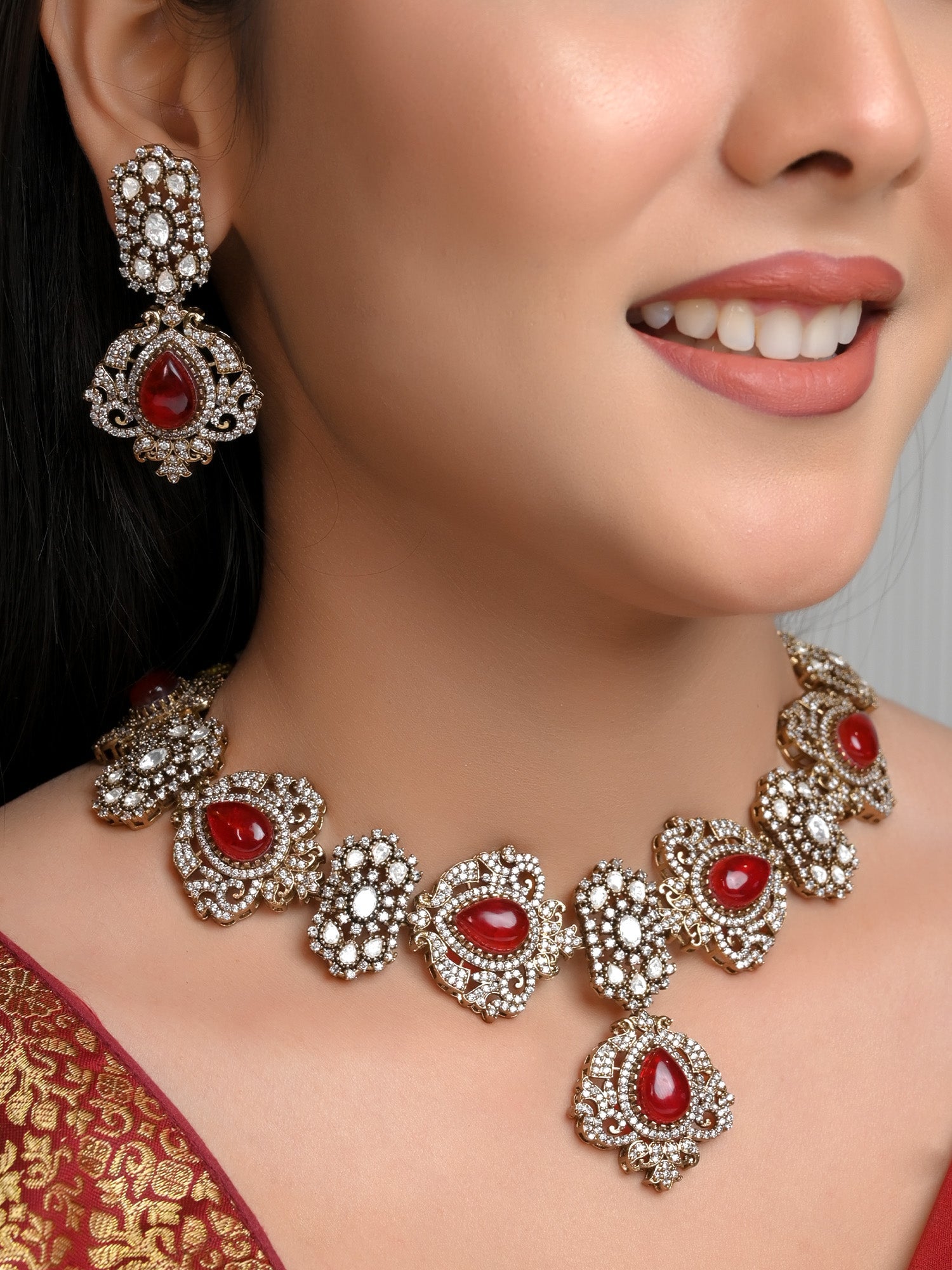 Aarna Red Victorian Necklace Set - qivii