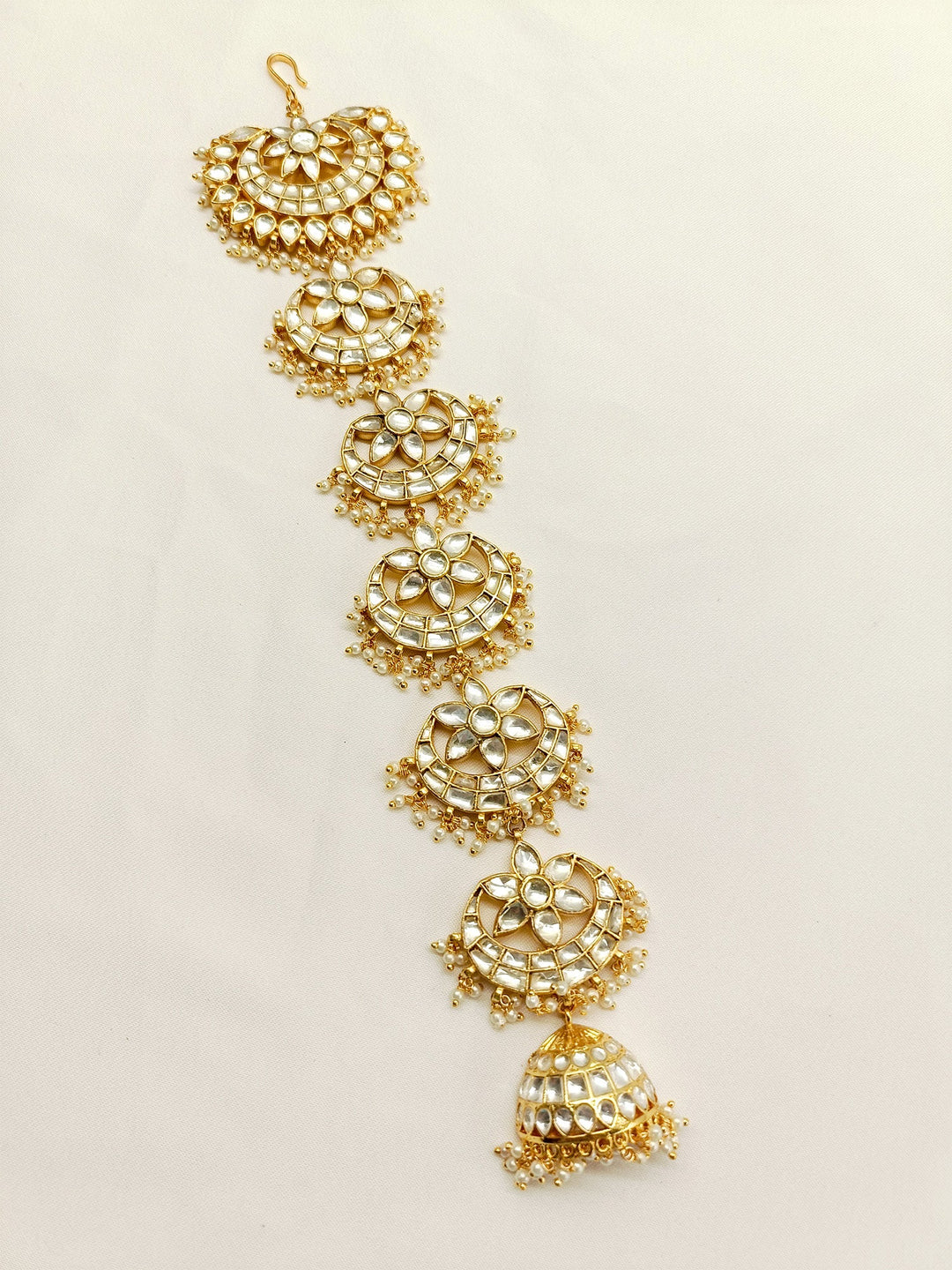 Madhurya White Braid Accessories In Kundan