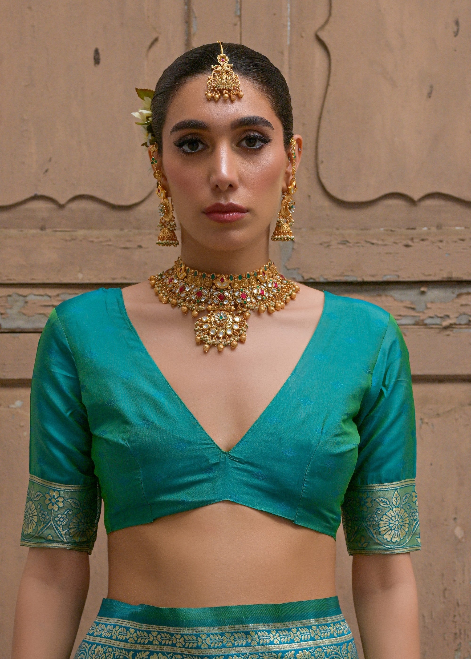Green Leriya Zari Woven Saree With Contrast Pallu - qivii