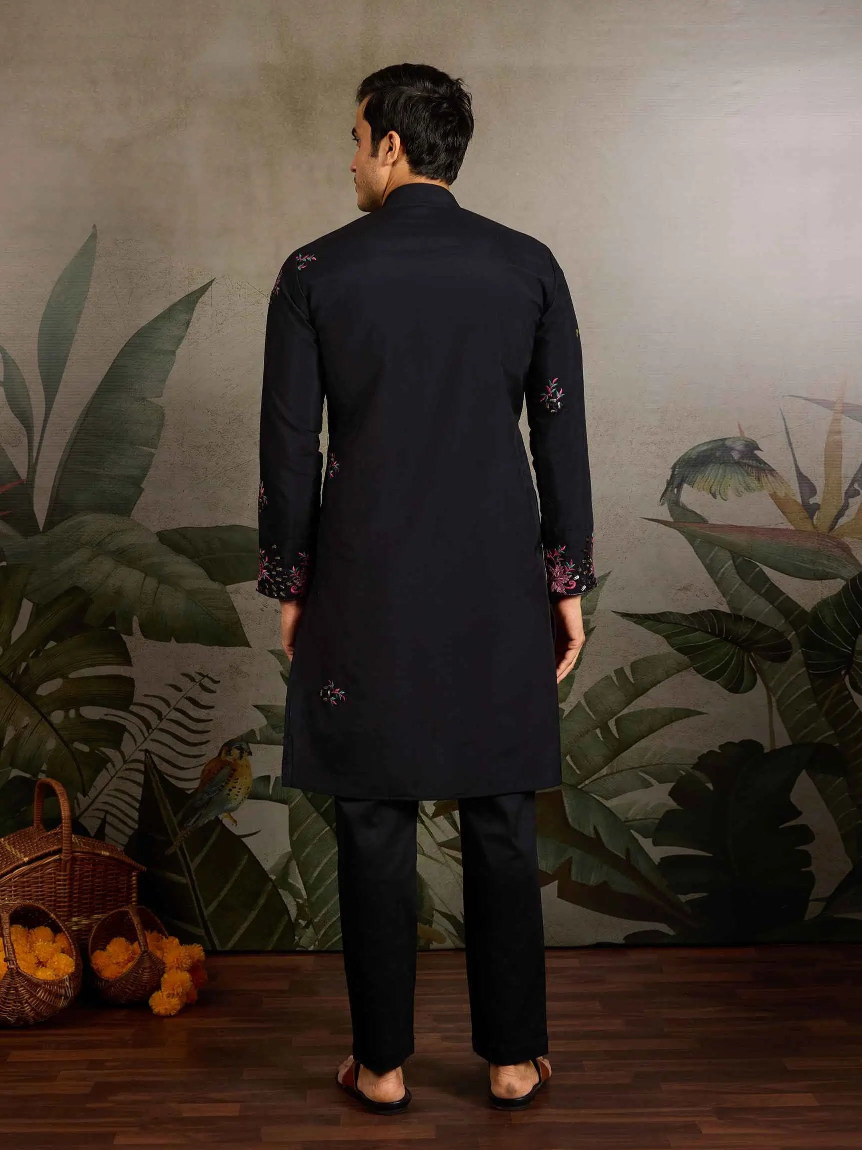 Elegant Black Kurta Set With Mirror & Sequins Embroidery - qivii