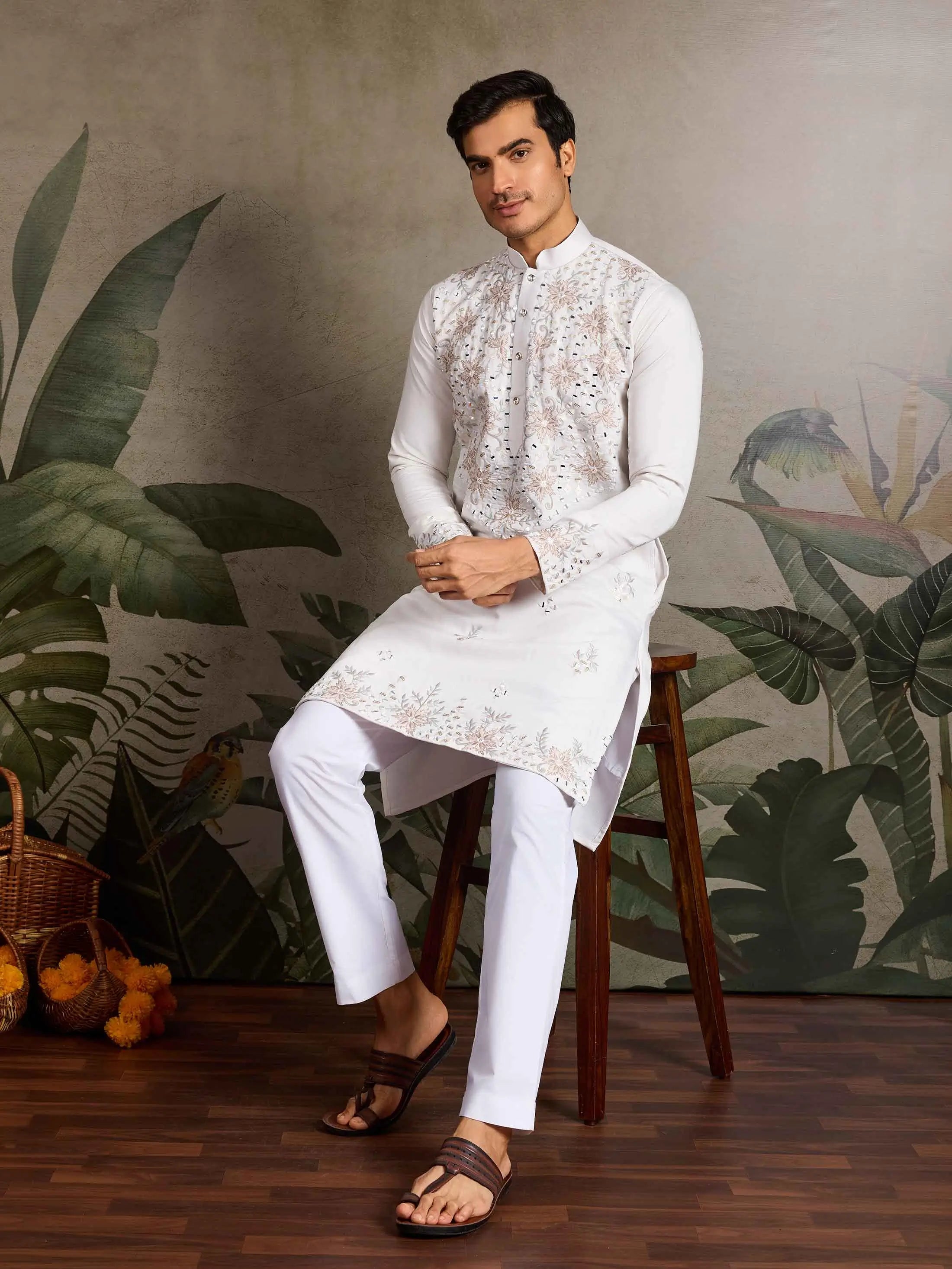 Elegant White Kurta Set With Mirror & Sequins Embroidery - qivii