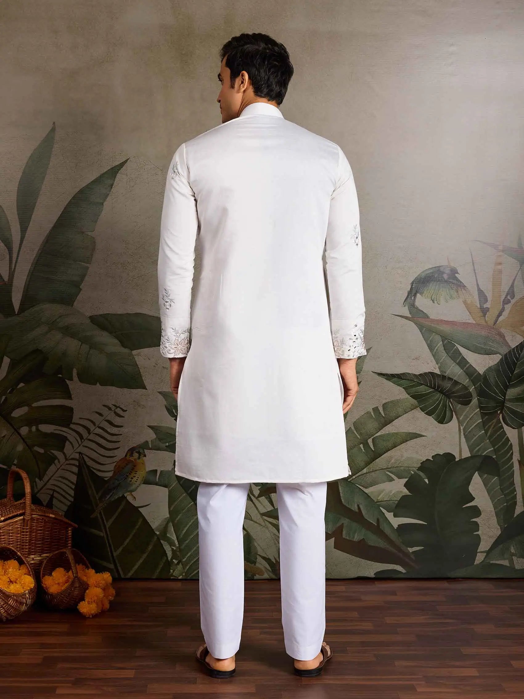 Elegant White Kurta Set With Mirror & Sequins Embroidery - qivii