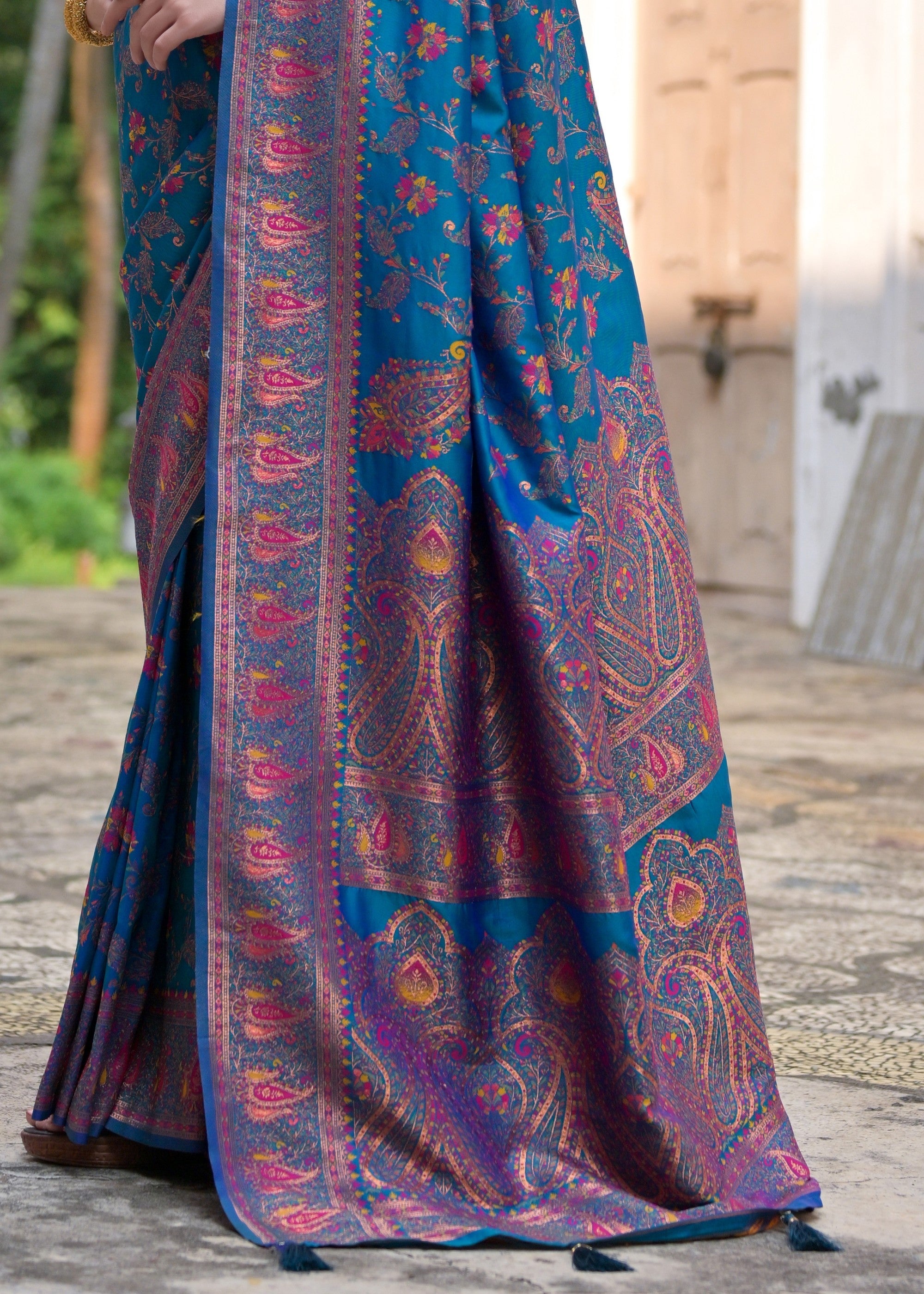 Firozi Thread Woven Jal & Flower Silk Saree With Thread Woven Pallu - qivii