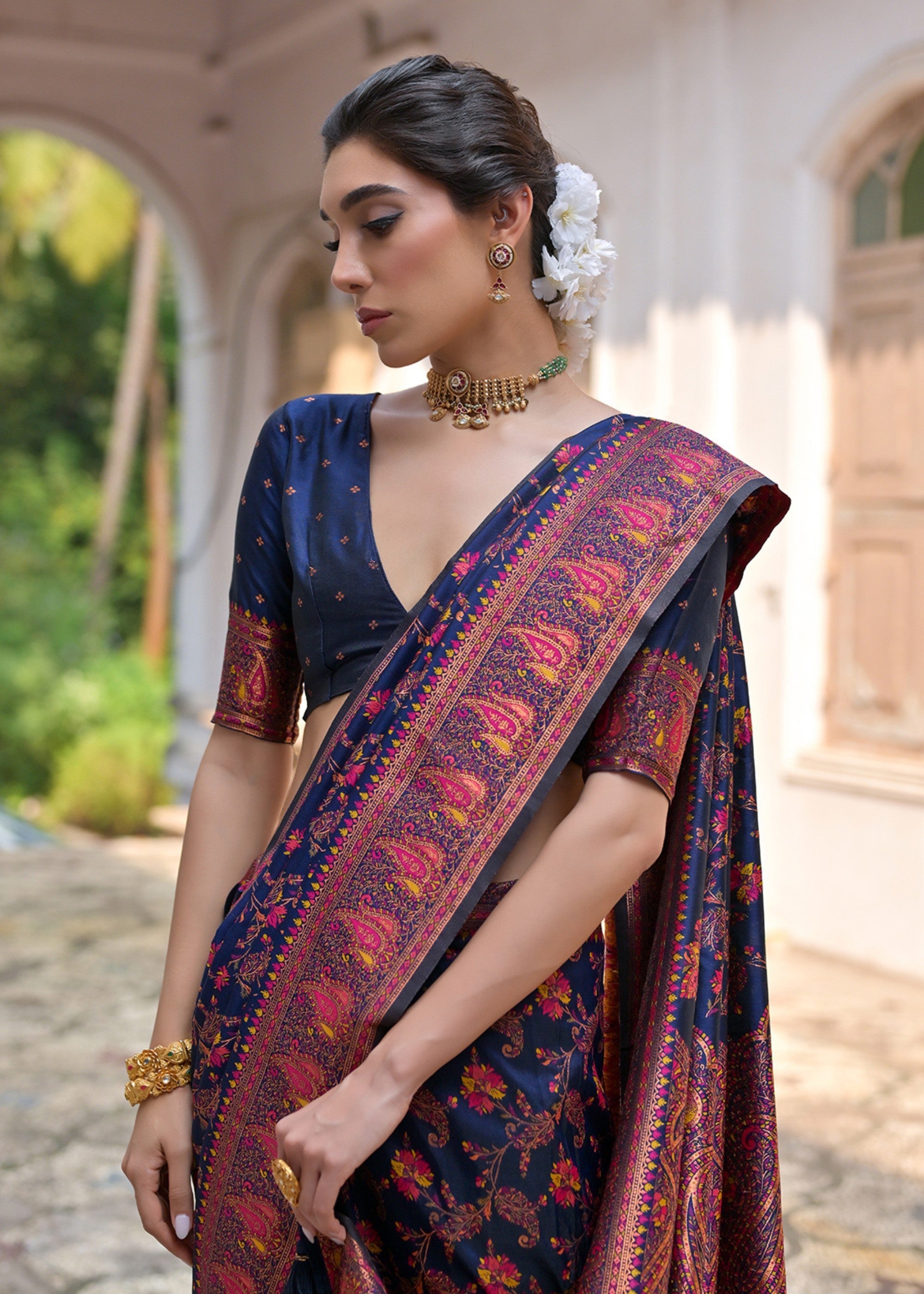 Navy Blue Thread Woven Jal & Flower Silk Saree With Thread Woven Pallu - qivii