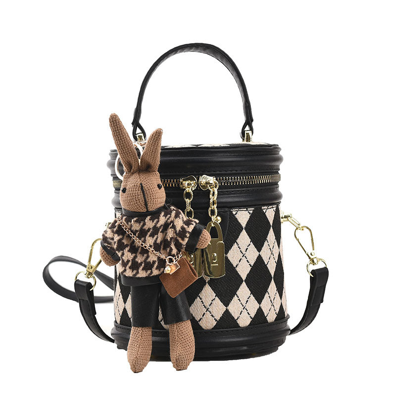 Women‘s Artisan Quilted Crossbody Bag Vintage Bunny Charm Bucket Tote