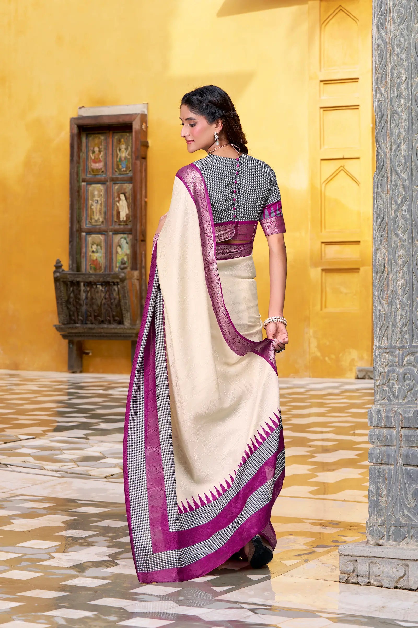 Beige Poly Cotton Saree With Print & Zari Weaving Work - qivii