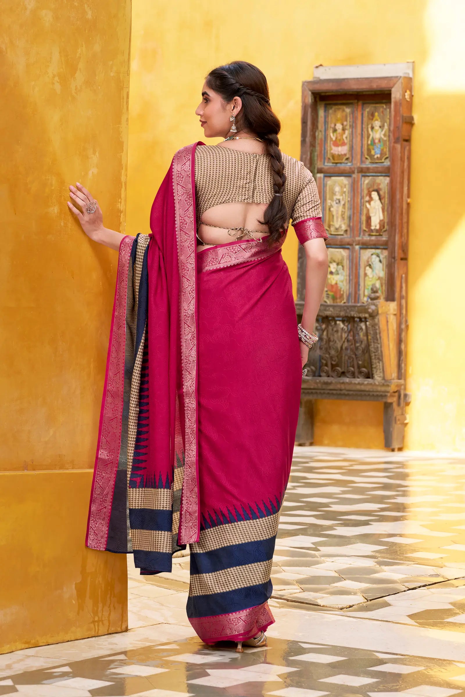 Dark Pink Poly Cotton Saree With Print & Zari Weaving Work - qivii