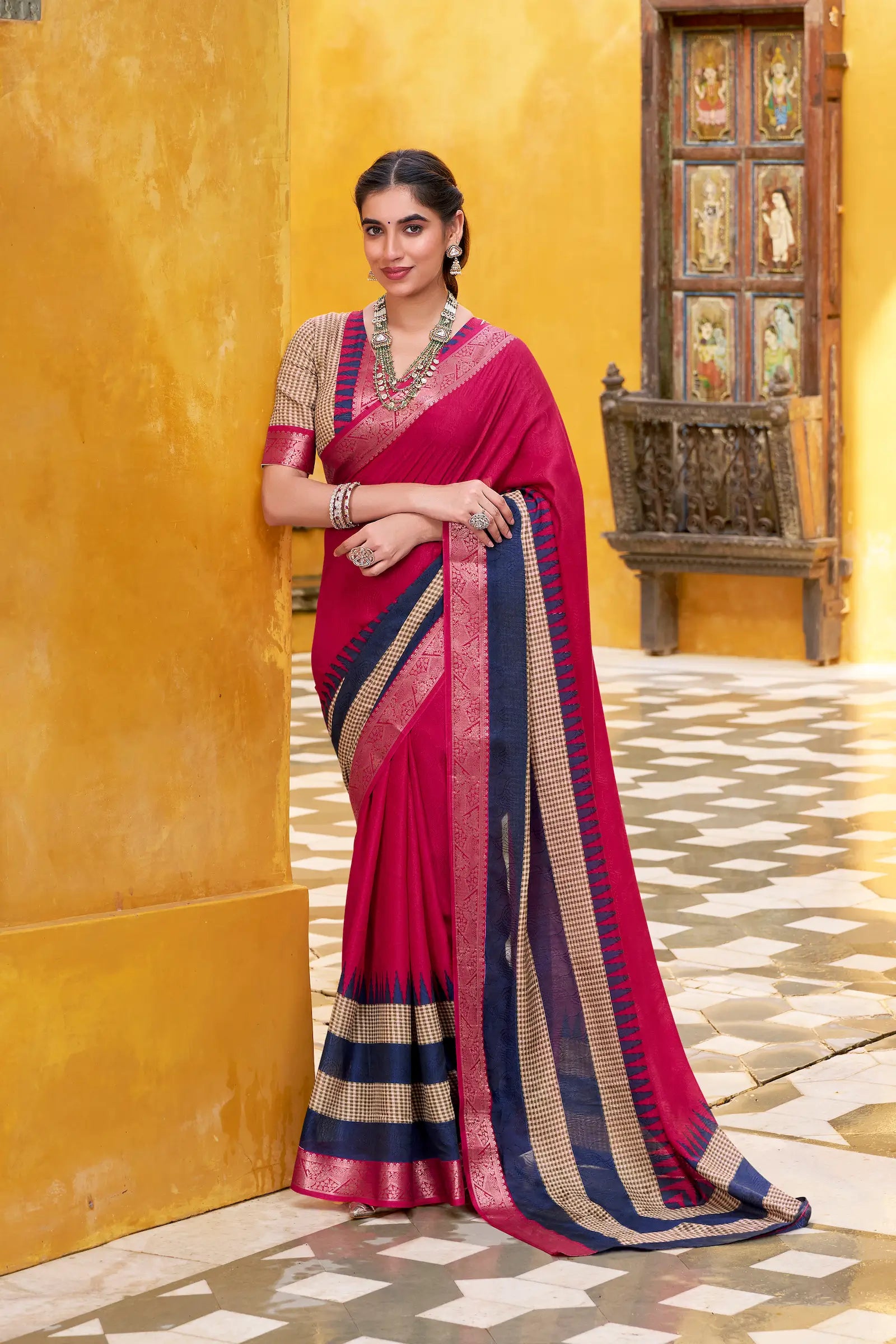 Dark Pink Poly Cotton Saree With Print & Zari Weaving Work - qivii