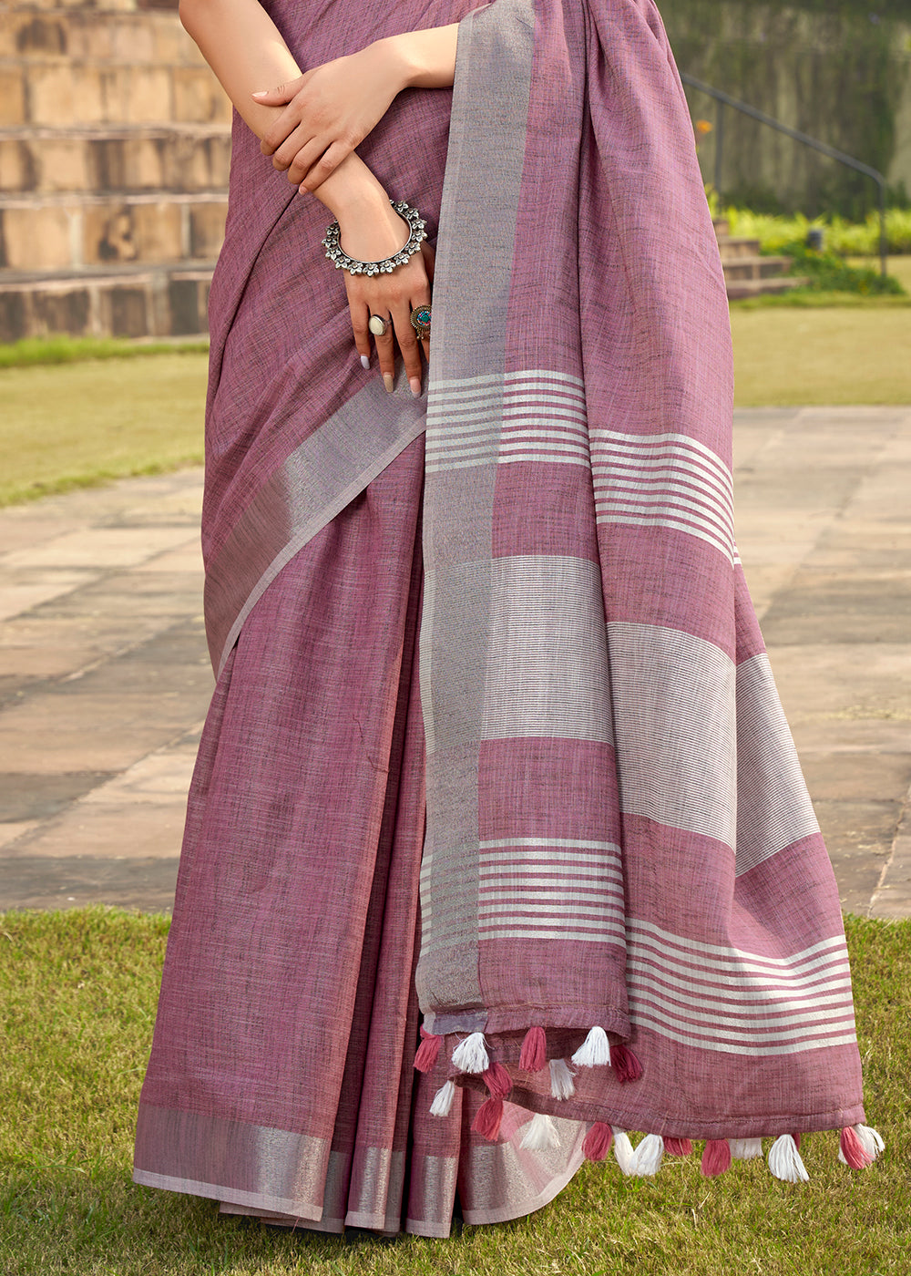 Mauve Soft Linen Silk Saree with Khadi Print and  Tassels on Pallu - qivii