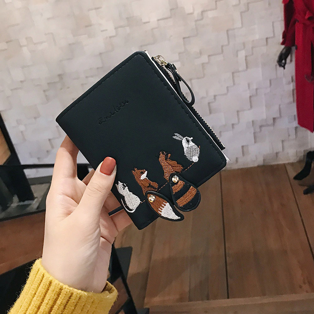 Renah | Embroidered Wallet  - By Qivii