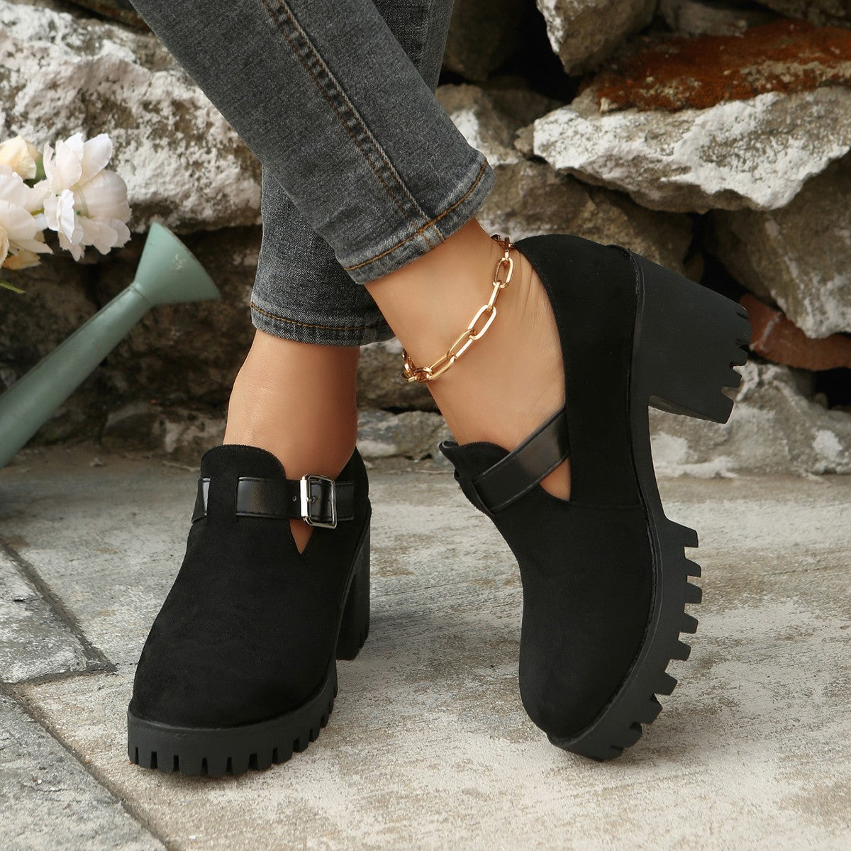 Women’s Elevare Buckle Round-Toe Platform Pumps – Chunky Heel Fashion Shoes (US 5–10)