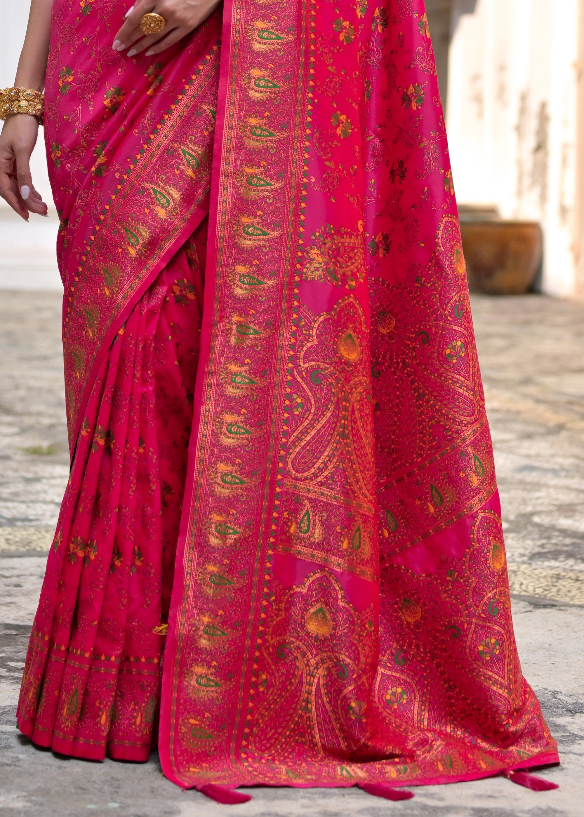 Pink Thread Woven Jal & Flower Silk Saree With Thread Woven Pallu - qivii