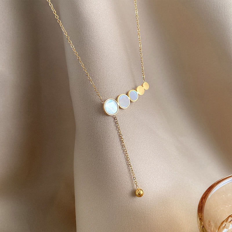 High sense white mother shell necklace