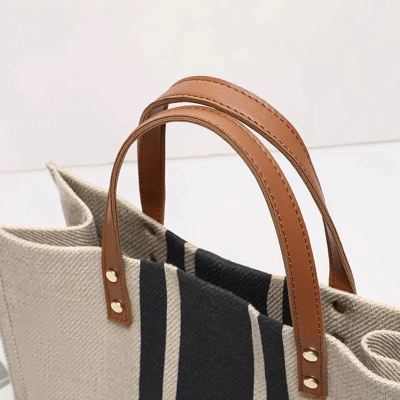 Nayah | Tote Bag  - By Qivii