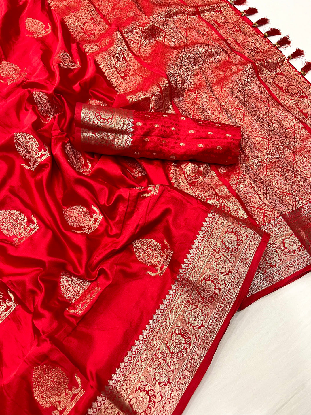 Red Pure Sartin Silk Weaving With Rich Pallu And Fancy Border Saree