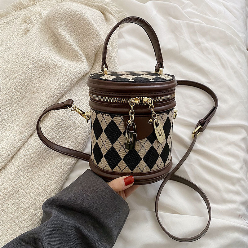 Women‘s Artisan Quilted Crossbody Bag Vintage Bunny Charm Bucket Tote