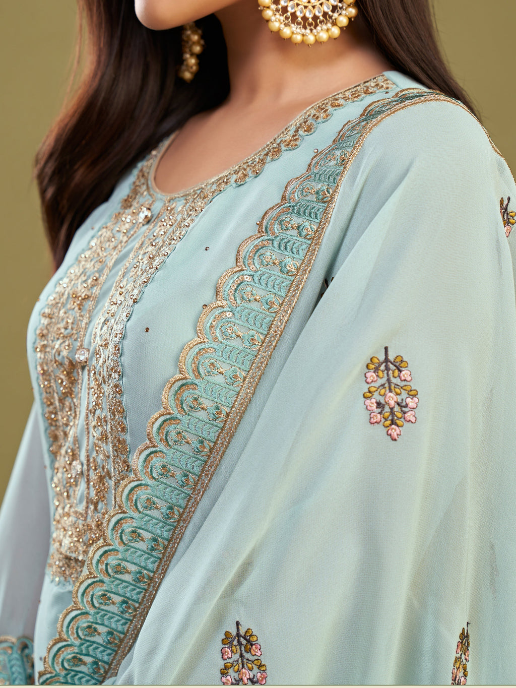  225-meter unstitched bottom allows for versatile styling options