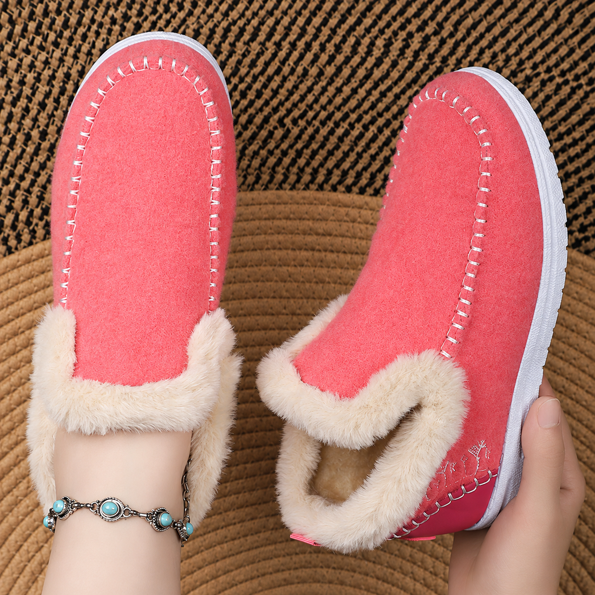Women's Bootara Wrenvale faux fur-lined winter slip-on moccasins in rose red with round toe detail.
