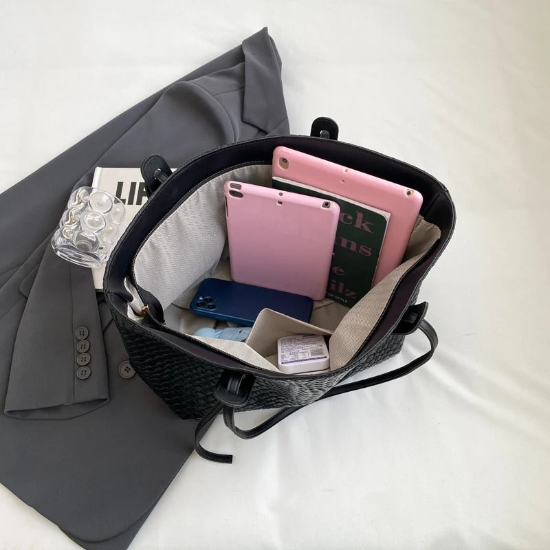 Lora | Tote Bag  - By Qivii