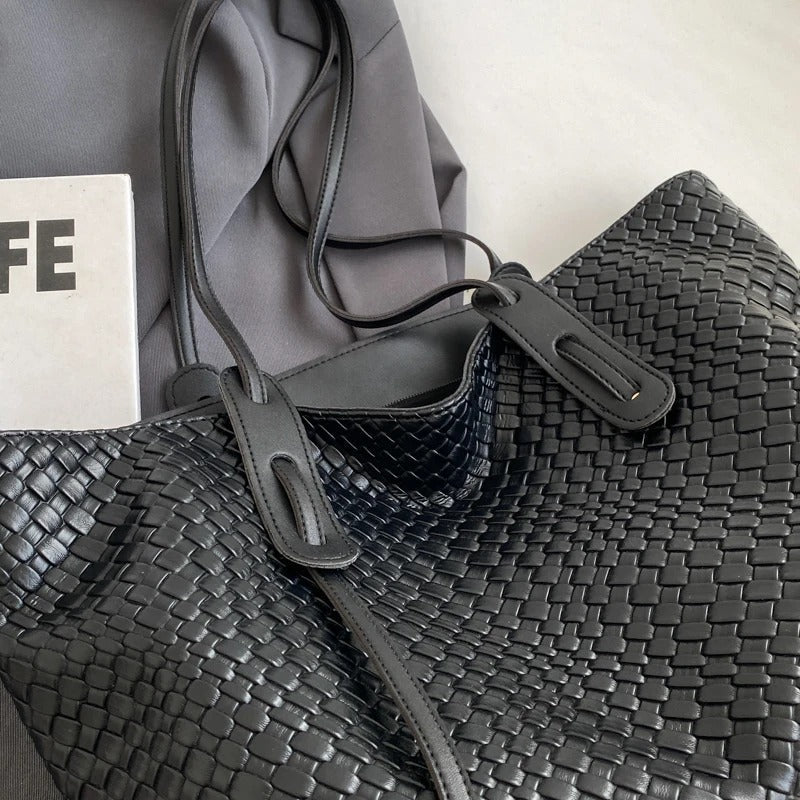 Lora | Tote Bag  - By Qivii