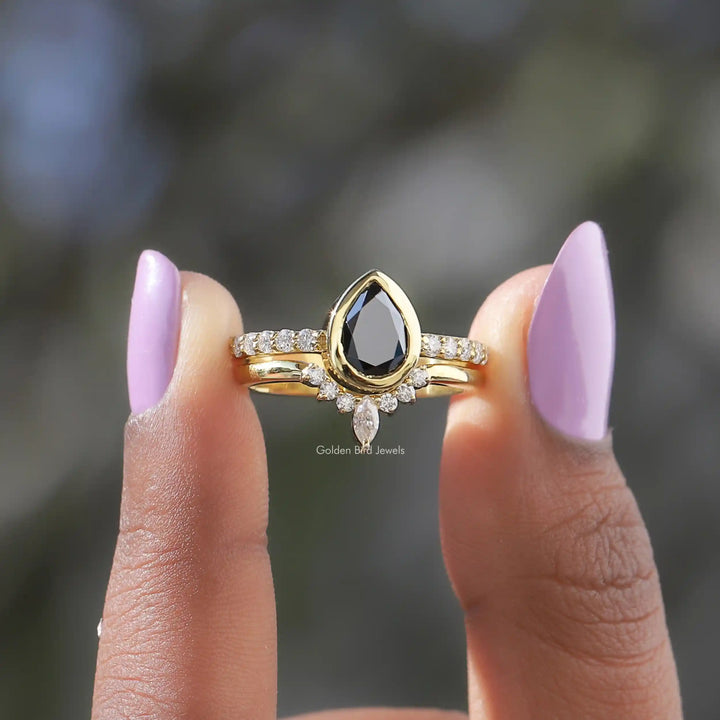 Black Pear Moissanite Bridal Ring Set