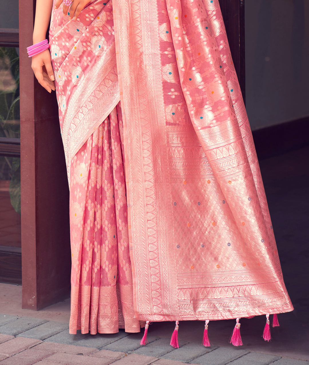 BABY PINK COLOR LINEN LUCKNOWI WEAVING SILK SAREE