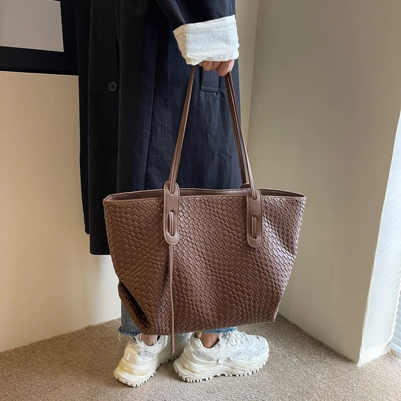 Lora | Tote Bag  - By Qivii