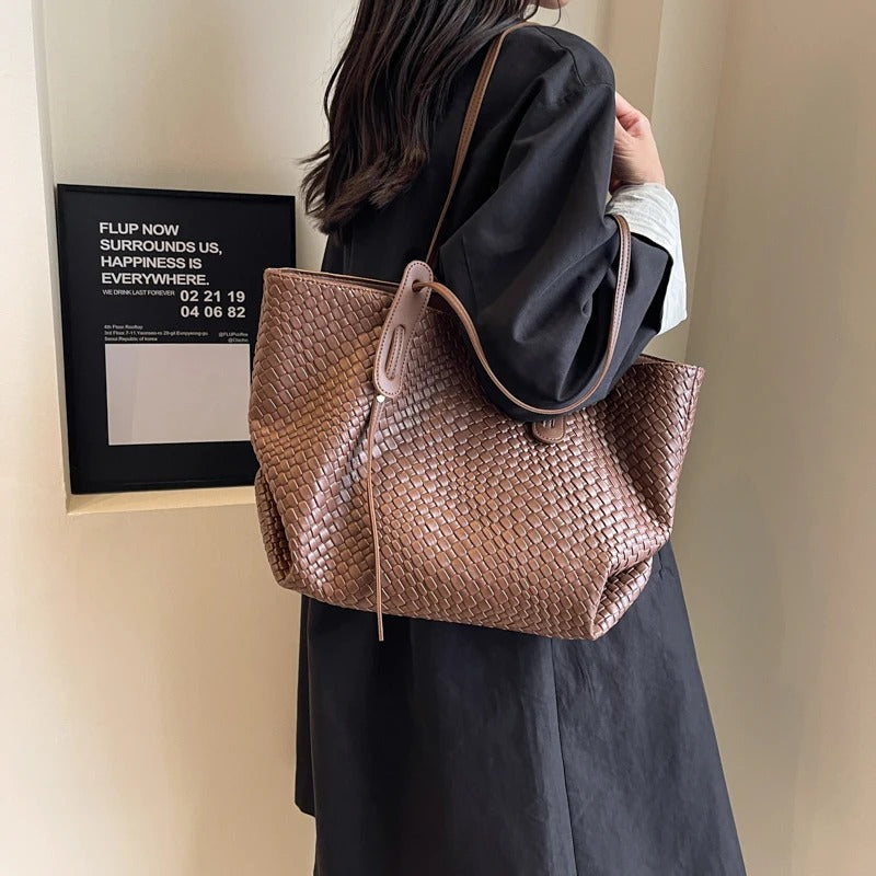 Lora | Tote Bag  - By Qivii