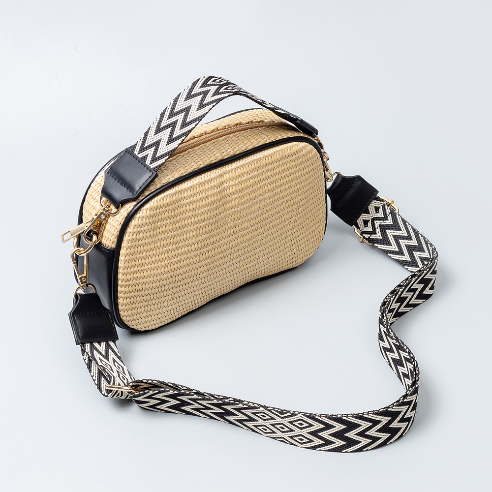 Auma | Crossbody Bag  - By Qivii
