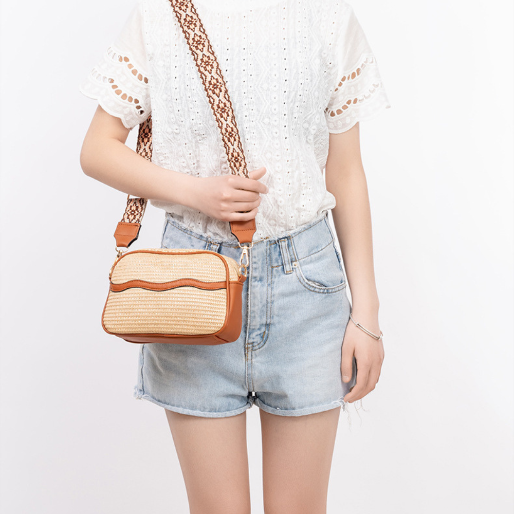 Auma | Crossbody Bag  - By Qivii